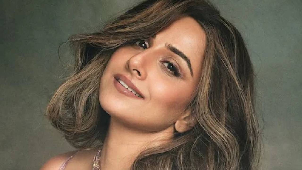  विद्याने स्वतः सांगितलं होतं की , या चित्रपटातील बोल्ड सीन्सच्या शूटवेळी सेटवर बहुतांश महिला उपस्थित होत्या, त्या कोरिओग्राफर असोत किंवा मेकअप वर्कर असोत. सेटवरील वातावरण हलके करण्यासाठी, सीन्स शूट करणे सोपे करण्यासाठी त्यांची उपस्थिती आवश्यक होती. त्यामुळे मला कॉन्फिडन्स मिळाला आणि मी सहज परफॉर्म करू शकायचे असं विद्याने नमूद केलं. 