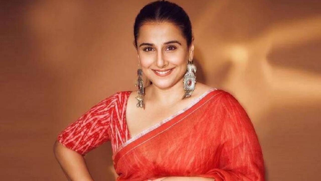 'कुछ लोगों का नाम उनके काम से होता है. मेरा बदनाम होकर हुआ है...' खरंतर हा चित्रपटातला डायलॉग आहे,पण तो या अभिनेत्रीवरही फिट बसतो. तिने टीव्ही, फिल्म्स आणि बंगाली फिल्म्समध्येही रिजेक्शन सहन केलं. ही अभिनेत्री दुसरी तिसरी कोणी नव्हे ती आहे, विद्या बालन.