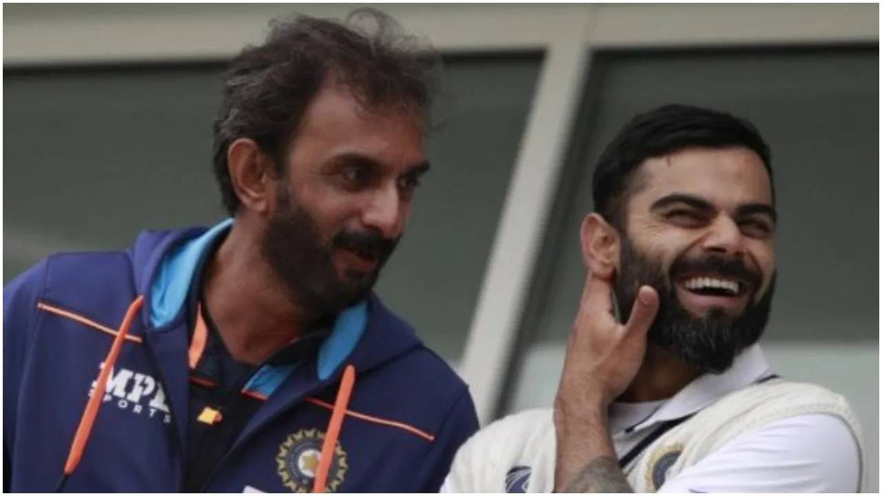 विक्रम राठोड हे आयपीएलमध्ये राजस्थान रॉयल्सचे सहाय्यक प्रशिक्षक देखील आहेत. आता ते श्रीलंकेला सेवा देणार आहेत आणि त्यांना 2026 चा टी20 विश्वचषक जिंकण्यास मदत करणार आहेत. विक्रम राठोड 15 जानेवारी रोजी श्रीलंकेचे फलंदाजी प्रशिक्षक म्हणून पदभार स्वीकारतील. (फोटो- टीव्ही 9 हिंदीवरून)