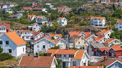 असं एक गाव, लोक प्रचंड श्रीमंत पण महिला, पुरुष कोणीच कपडे घालत नाहीत; कारण काय?