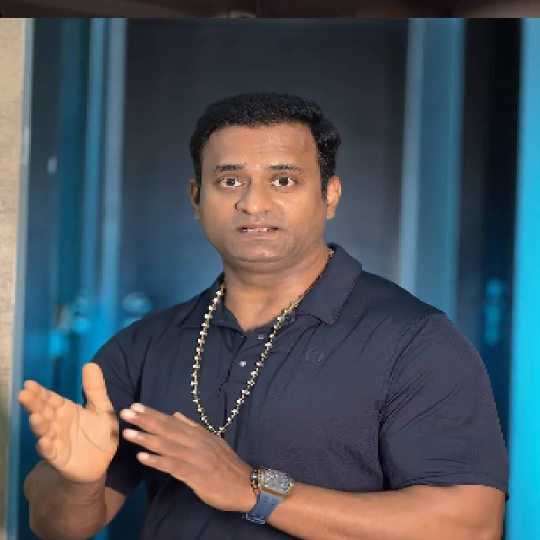 त्याने आपल्या करिअरची सुरुवात वॉचमन म्हणून केली होती. पण बॉडीबिल्डिंगच्या आवडीमुळे त्याने फिटनेस ट्रेनिंगकडे मोर्चा वळवला. अनेक वर्षांच्या त्याच्या मेहनतीचा परिणाम आहे की, तो आज अंबानी सह मोठ्या स्टार्सना ट्रेनिंग देतोय. 