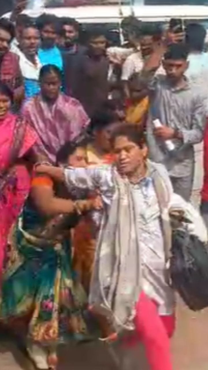 वाशिम : वार्षिक हिशोब न दिल्याने महिला ग्रामविकास अधिकाऱ्याला धक्काबुक्की