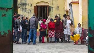 1300 लोकांचं गाव, तरीही महिन्याभरात 27 हजार जन्म दाखल्यांचे वाटप, यवतमाळमधील गावाचं नेमकं गौडबंगाल काय?