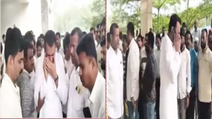 Ajit Pawar Death in Plane Crash LIVE : ... अन् रुग्णालयाबाहेर युगेंद्र पवार धाय मोकलून रडायला लागले Ajit Pawar Death in Plane Crash LIVE : ... अन् रुग्णालयाबाहेर युगेंद्र पवार धाय मोकलून रडायला लागले