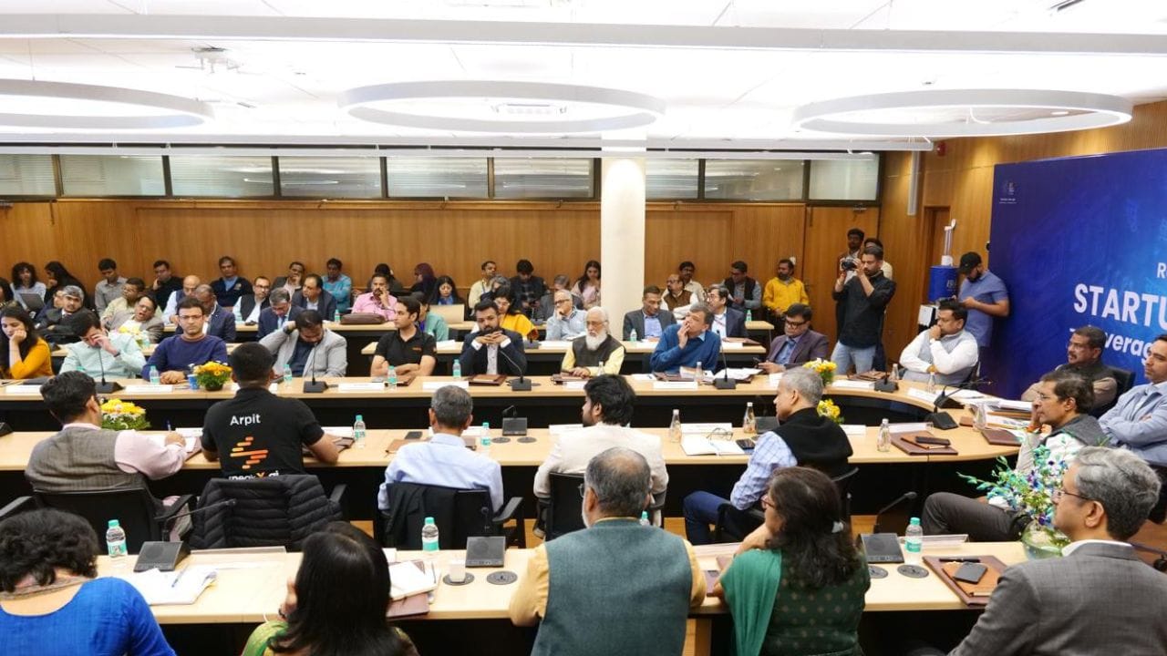 या राऊंडटेबलमध्ये के-12 शिक्षण, स्पर्धा परीक्षा तयारी, कौशल्यवृद्धी (अपस्किलिंग), भाषा शिक्षण आणि कौशल्य शिक्षण या क्षेत्रांत एआय-आधारित (AI-first) उपाय विकसित करणाऱ्या नव्या पिढीतील भारतीय इडीटेक स्टार्टअप्सचे सादरीकरण करण्यात आले.