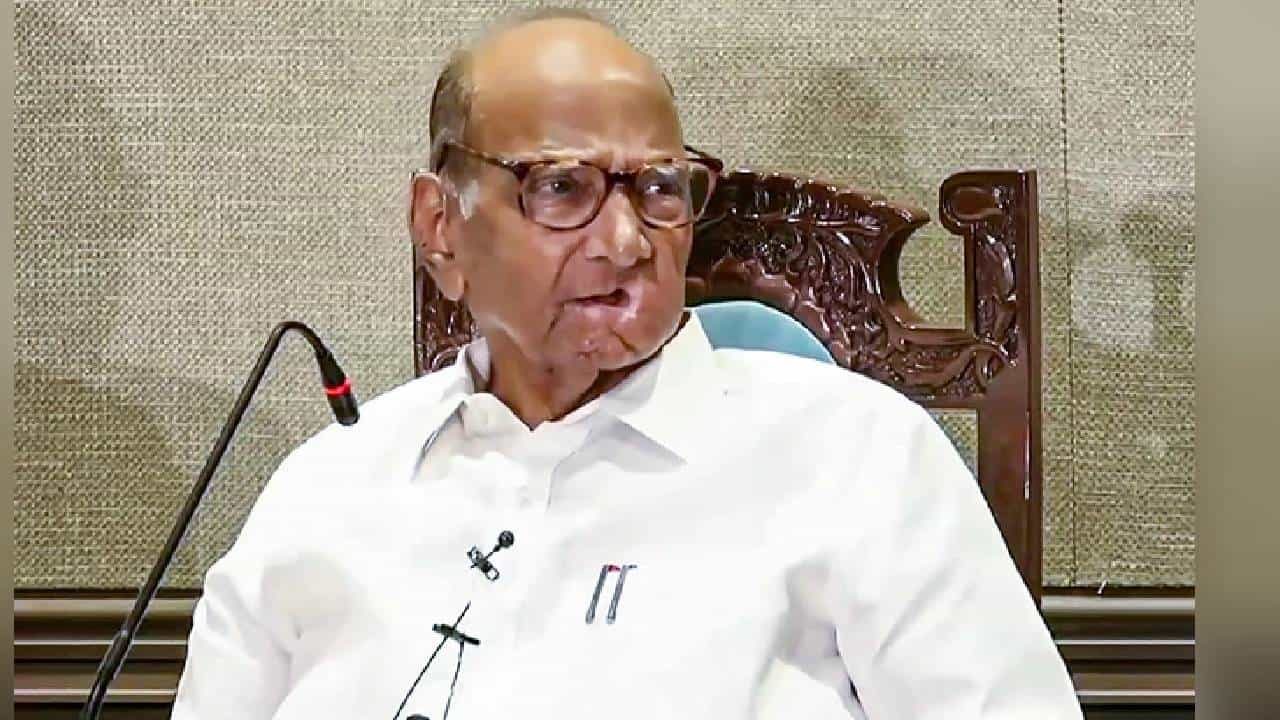 Sharad Pawar : शरद पवार यांना मोठा धक्का बसणार, बडा नेता अजितदादांच्या पक्षात येणार; माजी मंत्र्याच्या दाव्याने खळबळ