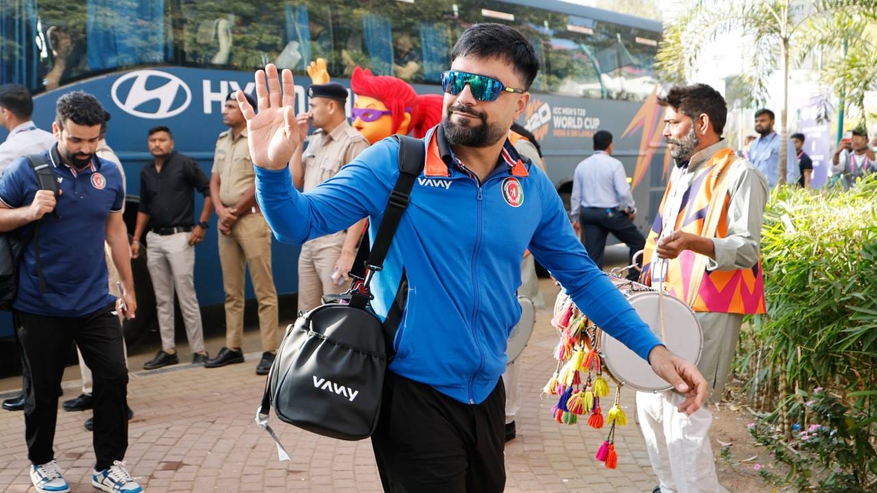 टी20 क्रिकेटमध्ये सर्वाधिक विकेट घेणाऱ्या गोलंदाजांमध्ये वेस्ट इंडिजचा ड्वेन ब्राव्हो 631 विकेटसह दुसऱ्या स्थानावर आहे. तर सुनील नरीन 613 विकेटसही तिसऱ्या स्थानावर आहे. सुनील नरीनही निवृत्तीच्या उंबरठ्यावर आहे. त्यामुळे राशीद खानचा विक्रम अबाधित राहिल असंच दिसत आहे. (Photo: Afghanistan Cricket)