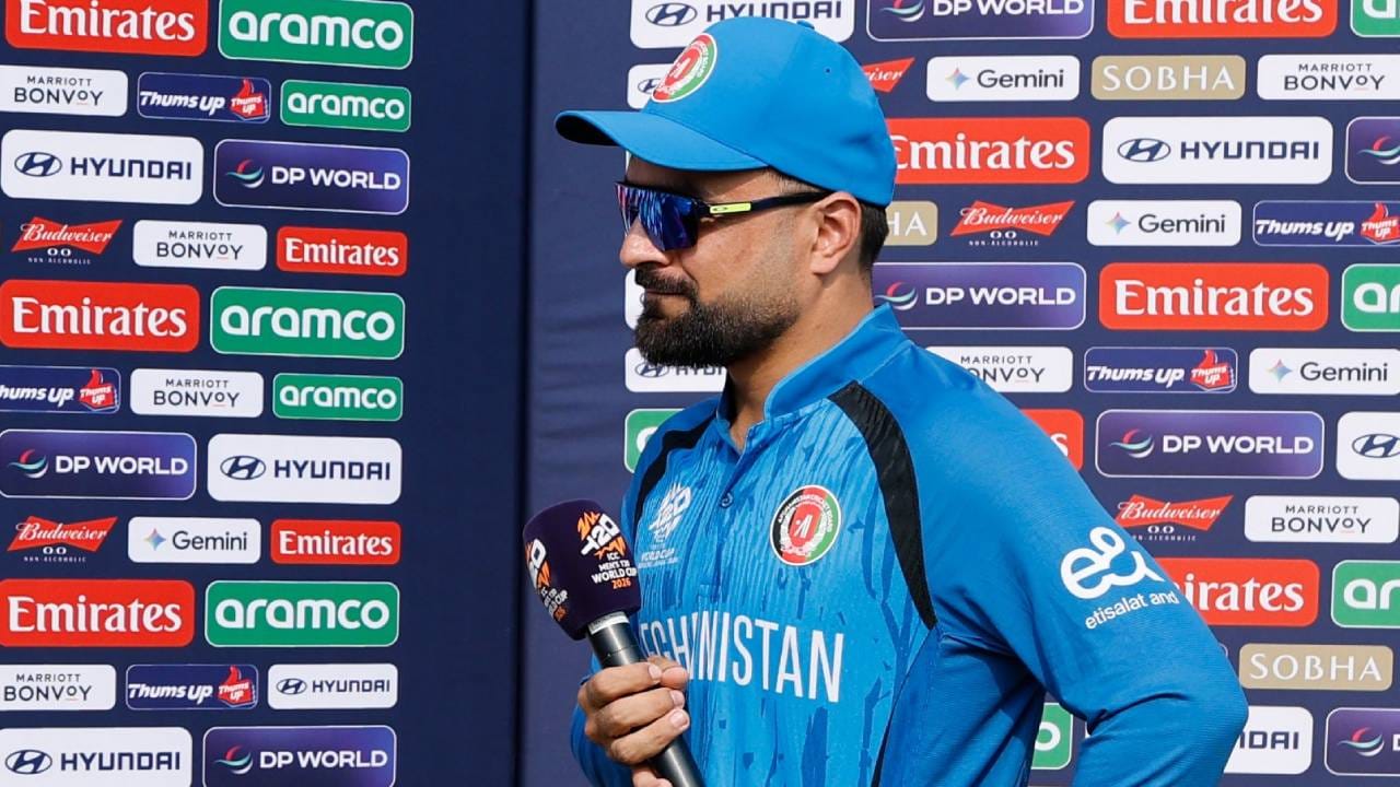 टी20 क्रिकेटमधील 513 डावात गोलंदाजी करणाऱ्या राशीद खानने 11794 चेंडू टाकले. यात त्याने 12961 विकेट धावा देत 700 विकेट काढले. आता टी क्रिकेटमध्ये 700 विकेट घेणारा एकमेव गोलंदाज ठरला आहे. (Photo: Afghanistan Cricket)