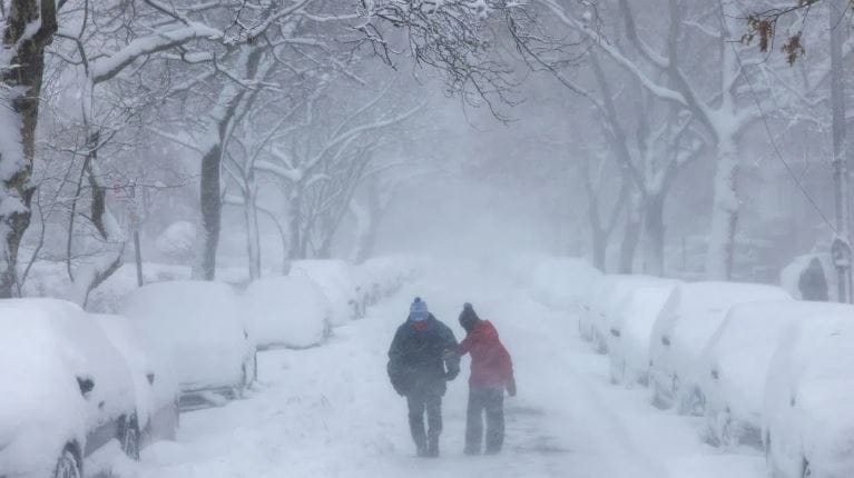 या भागात वाऱ्याचा वेग 110 मैल प्रति तासावर पोहोचला होता. अमेरिकेतील सध्याचीही ही परिस्थिती लक्षात घेता अमेरिकेतील अनेक राज्यांत आणीबाणी लागू केलेली आहे. न्यूयॉर्क सिटी स्कुल, रस्ते, महामार्ग अनिश्चितकाळासाठी बंद करण्यात आले आहेत. त्यामुळे आता ही परिस्थिती कधी पूर्ण होणार याची प्रतीक्षा अमेरिकन नागरिक करत आहेत.