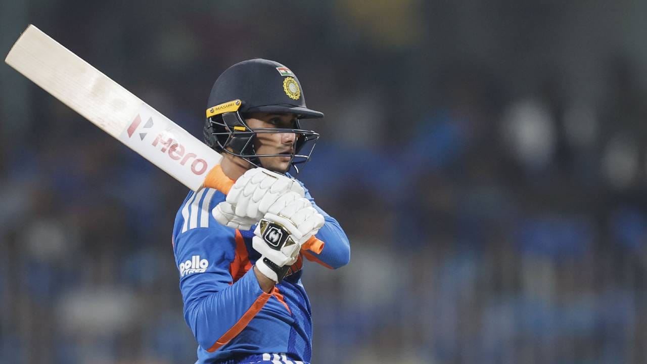 संजू सॅमसनने 15 चेंडूत 1 चौकार आणि 2 षटकार मारत 24 धावा केल्या. त्याचा स्ट्राईक रेट हा 160 चा होता. तर अभिषेक शर्माने 30 चेंडूत 4 चौकार आणि 4 षटकार मारत 55 धावा केल्या. त्याचा स्ट्राईक रेट हा 183.33 आहे. (Photo- BCCI Twitter)