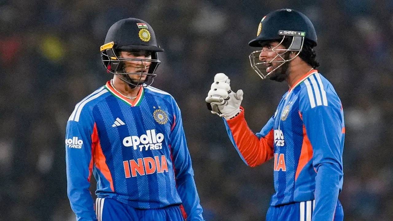 विराट कोहलीचा 11 षटकारांचा विक्रम मोडण्यासाठी तिलक वर्माला फक्त 5 षटकारांची गरज आहे. जर असं झालं तर पाकिस्तानविरुद्ध सर्वाधिक षटकार मारणारा फलंदाज ठरेल. तर अशीच संधी अभिषेक शर्मालाही आहे. कारण दोघांनी पाकिस्तानविरुद्ध प्रत्येकी 7 षटकार मारले आहेत. (PHOTO CREDIT- PTI)