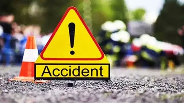 मोठी बातमी! भाविकांवर काळाचा घाला, श्रीरामपूर -संगमनेर रस्त्यावर भीषण अपघात, कार, ट्रकच्या धडकेत 6 जणांचा मृत्यू