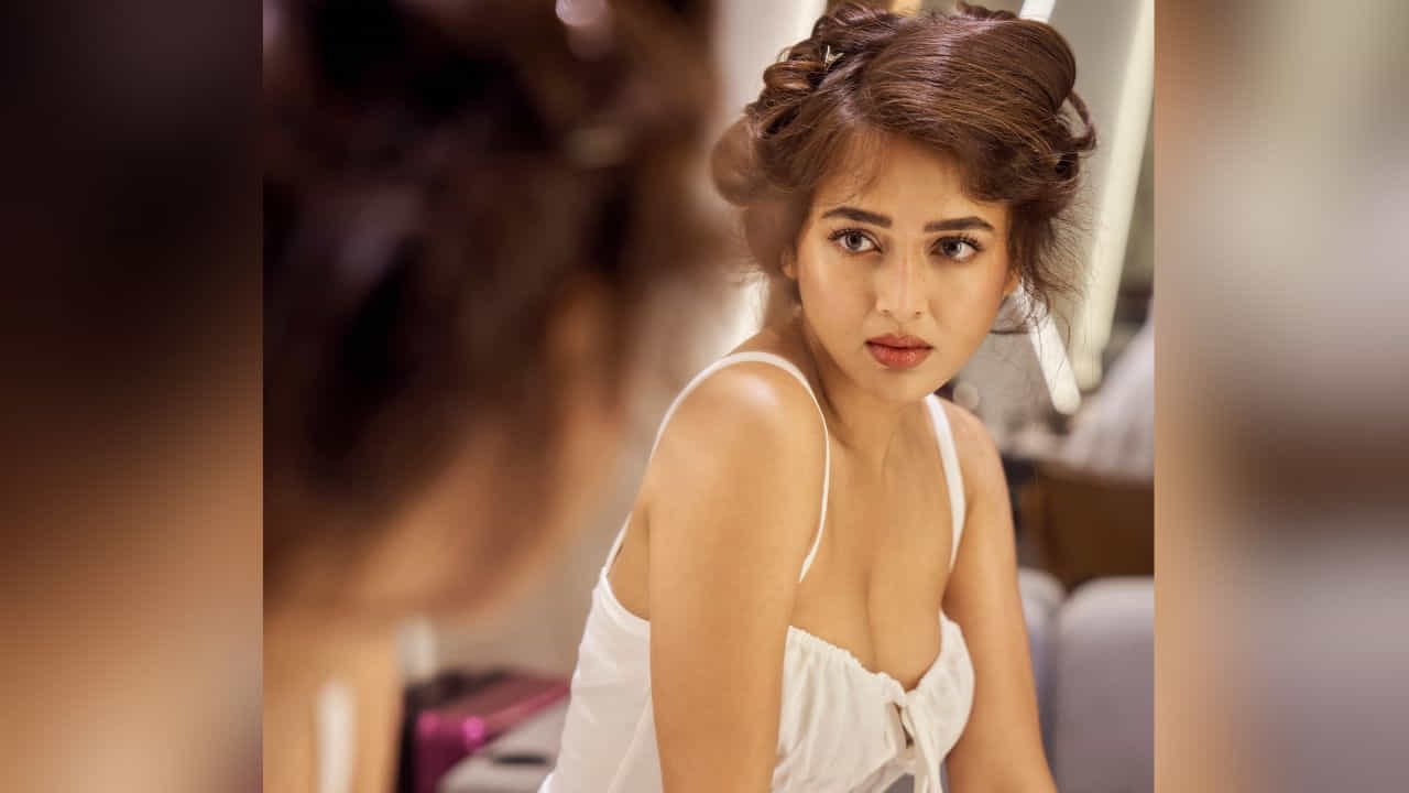 दुबई-गोवानंतर या टीव्ही अभिनेत्रीने मुंबईत घेतलं अलिशान घर, किंमत ऐकूनच...