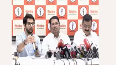 इफ्रा मॅन मी की तू? तू की मी? भांडणं सुरूयेत..., मुलुंडमधल्या मेट्रो दुर्घटनेवरून आदित्य ठाकरेंचा खोचक टोला