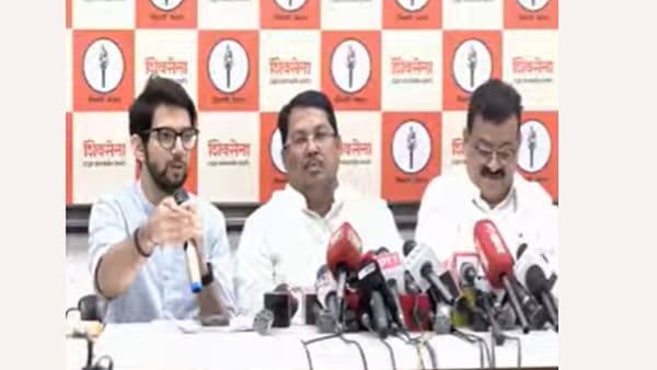 इफ्रा मॅन मी की तू? तू की मी? भांडणं सुरूयेत..., मुलुंडमधल्या मेट्रो दुर्घटनेवरून आदित्य ठाकरेंचा खोचक टोला