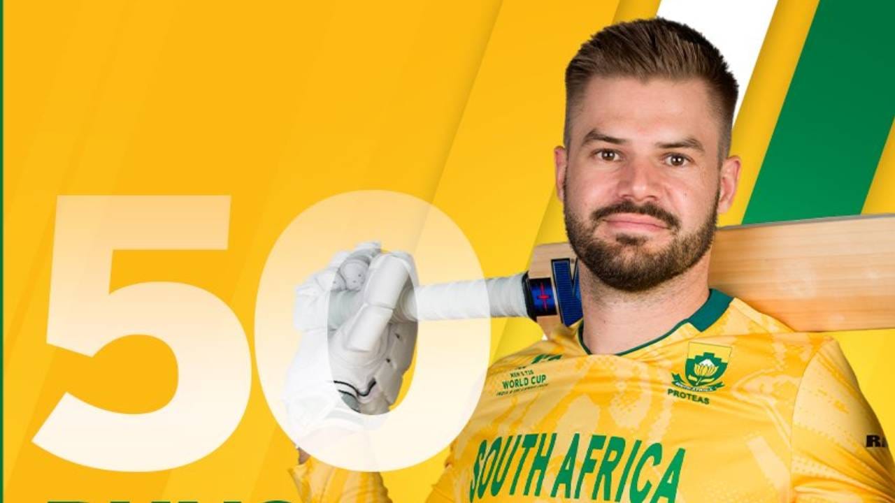 दक्षिण अफ्रिकेकडून एडन मार्करमने फक्त 19 चेंडूत अर्धशतक ठोकलं. यापूर्वी हा विक्रम क्विंटन डी कॉकने 2016 टी20 वर्ल्डकप स्पर्धेत केला होता. तेव्हा त्याने 21 चेंडूत अर्धशतक ठोकलं होतं. तर सर्वाद जलद 50 धावा करण्याचा विक्रम युवराज सिंगच्या नावावर आहे. त्याने फक्त 12 चेंडूत अर्धशतक ठोकलं होतं. (Photo- Proteas Men Twitter)