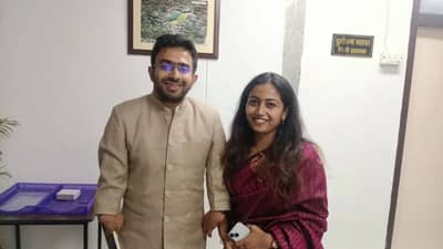 IAS जोडप्याच्या लग्नाची गोष्ट ! ना बँड-बाजा ना वरात, मिनी सचिवालयात झाले शुभमंगल