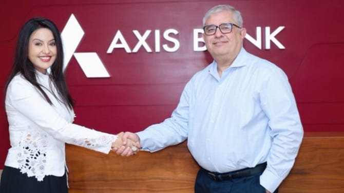 बँकेतील 23 वर्षांच्या नोकरीनंतर अमृता फडणवीस यांचा राजीनामा