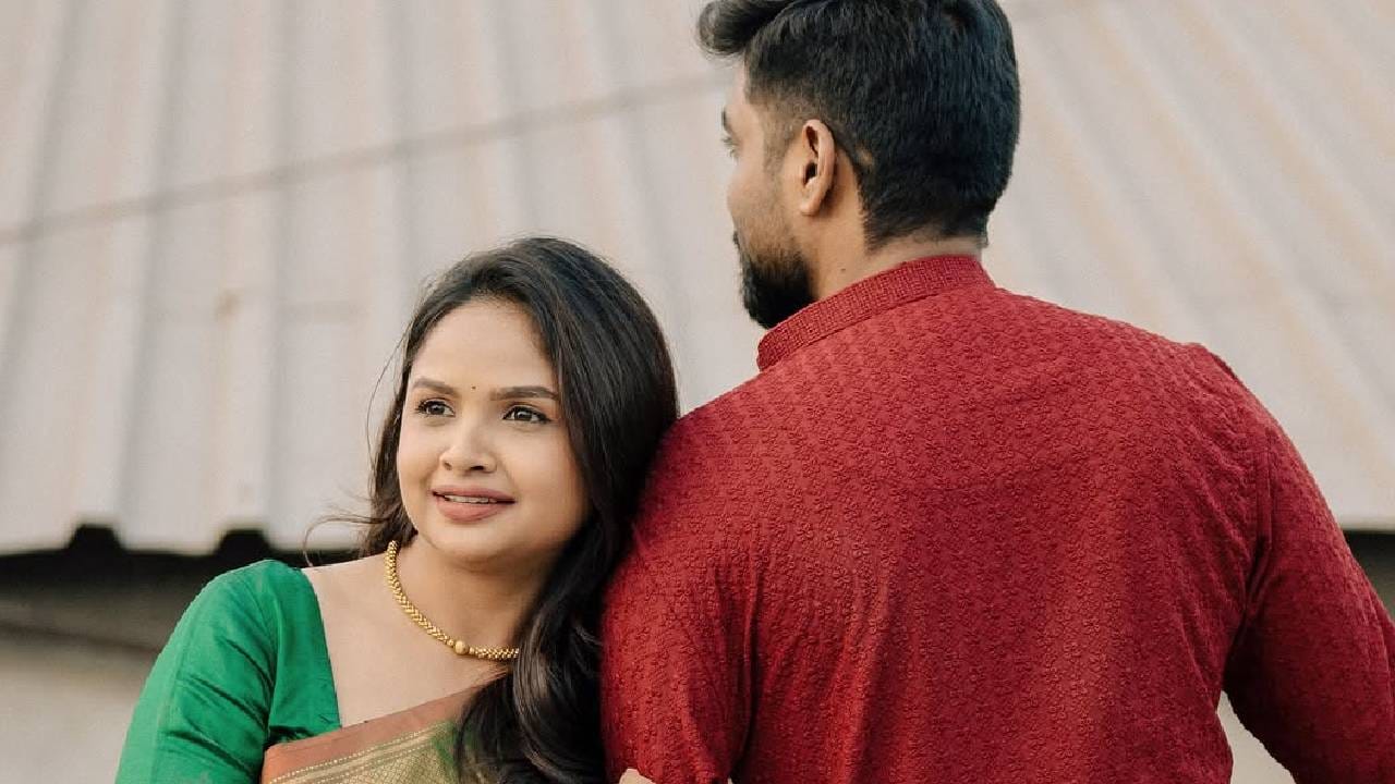 अंशुमन आणि अपूर्वावर चाहते शुभेच्छांचा वर्षाव करत आहेत. ही जोडी खूपच सुंदर असल्याच्या प्रतिक्रिया अनेकांनी दिल्या आहेत. अंशुमनने 'फास्टर फेणे', 'फुंतरू', 'फोटोकॉपी' यांसारख्या चित्रपटांमध्येही भूमिका साकारल्या आहेत. 
