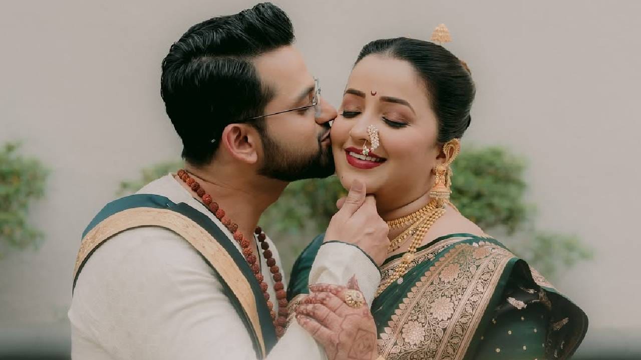 अपूर्वा नेमळेकरने 2014 मध्ये रोहन देशपांडेशी पहिलं लग्न केलं होतं. परंतु हे नातं फार काळ टिकलं नाही. घटस्फोटाविषयी ती विविध मुलाखतींमध्ये मोकळेपणे व्यक्त झाली आहे. 
