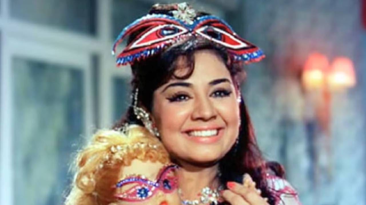 ६० आणि ७० च्या दशकात अनेक चित्रपट प्रदर्शित झाले, जे आजही लोकांच्या मनात घर करुन आहेत. पण त्या काळात एखादा चित्रपट १०० दिवसांपर्यंत थिएटरमध्ये कमाई करत राहणे हे फार कमी पाहायला मिळत असे. म्हणूनच निर्माते चित्रपटावर विचारपूर्वक पैसा खर्च करत असत, जेणेकरून खर्च काढणे कठीण जाणार नाही. पण आज आम्ही तुम्हाला अशा एका चित्रपटाबद्दल सांगणार आहोत, ज्याने ७० च्या दशकात रणवीर सिंगच्या ‘धुरंधर’सारखी जबरदस्त कमाई केली होती. हा चित्रपट प्रेक्षकांनी तीन महिन्यांपेक्षा जास्त काळ पाहिला.