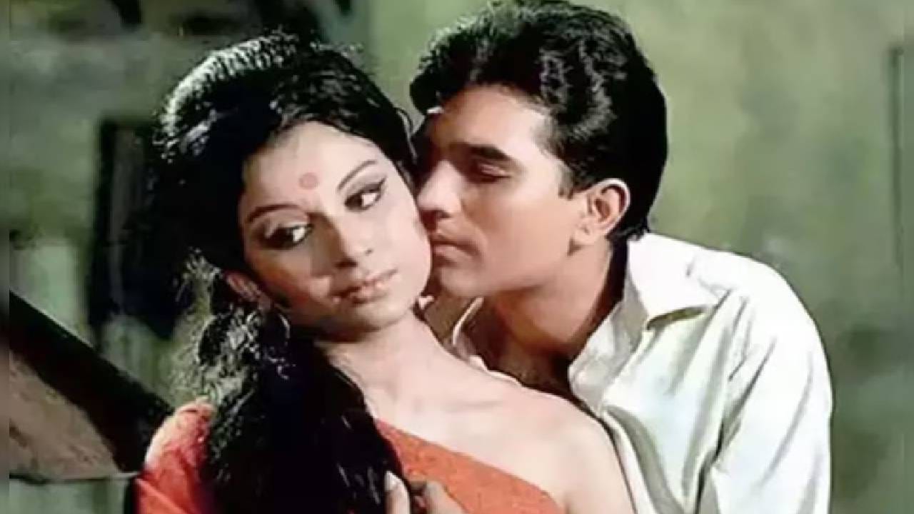 या चित्रपटाची कथा लोकांना खूप आवडली. पण कथेपेक्षा या चित्रपटाचे रोमँटिक गाणे जास्त सुपरहिट झाले. ८० लाख रुपयांच्या बजेटमध्ये तयार केलेल्या या चित्रपटाने त्या काळात ७ कोटी रुपयांची कमाई केली होती, ज्यामुळे याला ब्लॉकबस्टर म्हणून ओळखले गेले. याच चित्रपटाने मागील अनेक चित्रपटांचे रेकॉर्ड धुळीला मिळवले. हा चित्रपट ३ वर्षांपर्यंत देशभरात चालवला गेला. ‘आराधना’चा एक तेलुगु रीमेकही प्रदर्शित झाला होता, जो हिट ठरला. या चित्रपटाने राजेश खन्ना यांना रातोरात इंडस्ट्रीचा ‘सुपरस्टार’ बनवले आणि लोक त्यांना ‘काका’ म्हणून हाक मारू लागले.