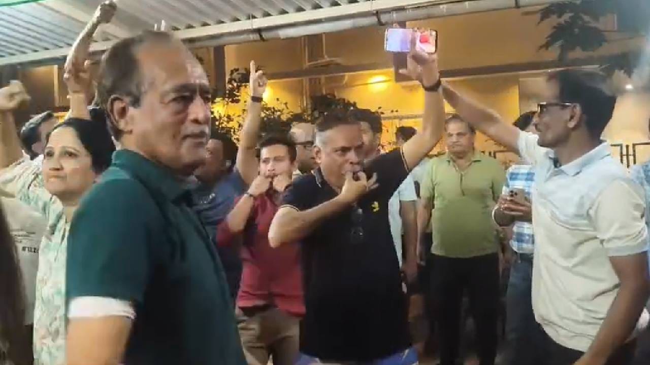 बँड बाजा वाजवत परिसरातील नागरिकांनी नाचत आनंद साजरा केला आहे. आयुष म्हात्रे याच्या घराबाहेर चाहत्यांची फटाक्यांची आतिषबाजी केली आहे. तर त्याच्या वडिलांनी हा आमच्यासाठी खूप मोठा आनंद असल्याच्या भावना व्यक्त केल्या आहेत. 