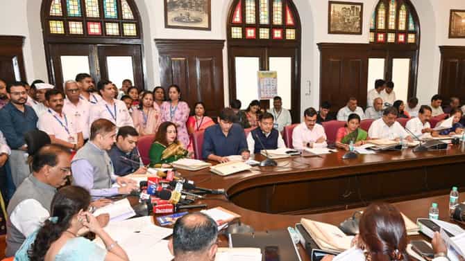 BMC Budget : मुंबई महापालिकेचं आता अनाधिकृत फेरीवाल्यांविरोधात मोठं पाऊल, होणार QR code प्रमाणपत्राचा वापर