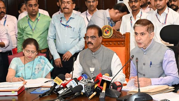 BMC Budget : मुंबई महापालिका आणखी काही ठेवी मोडणार, कशासाठी किती तरतूद?