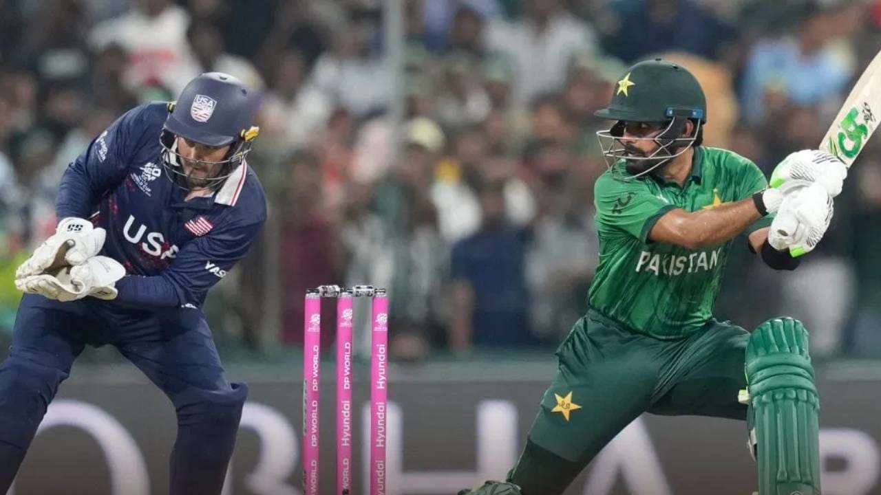 टी20 वर्ल्डकप 2026 स्पर्धेत पाकिस्तान दुसऱ्या विजयाच्या वेशीवर आहे. पाकिस्तानने अमेरिकेचा मागच्या पराभवाचा वचपा काढण्याची संधी आहे. या सामन्यात पाकिस्तानने अमेरिकेसमोर विजयासाठी 190 धावांचं आव्हान ठेवलं. या सामन्यात पाकिस्तान स्टार फलंदाज बाबर आझमला सूर गवसल्याचं दिसून आलं. (फोटो- PTI)