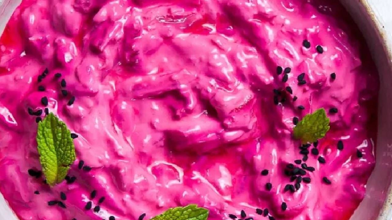 त्यानंतर यामध्ये दही मिक्स करून घ्या आणि बेसक मसाले त्यामध्ये मिक्स करा. आपण नाश्ता म्हणून खाऊ शकता. यासोबतच जेवणामध्येही त्याचा समावेश करू शकता.