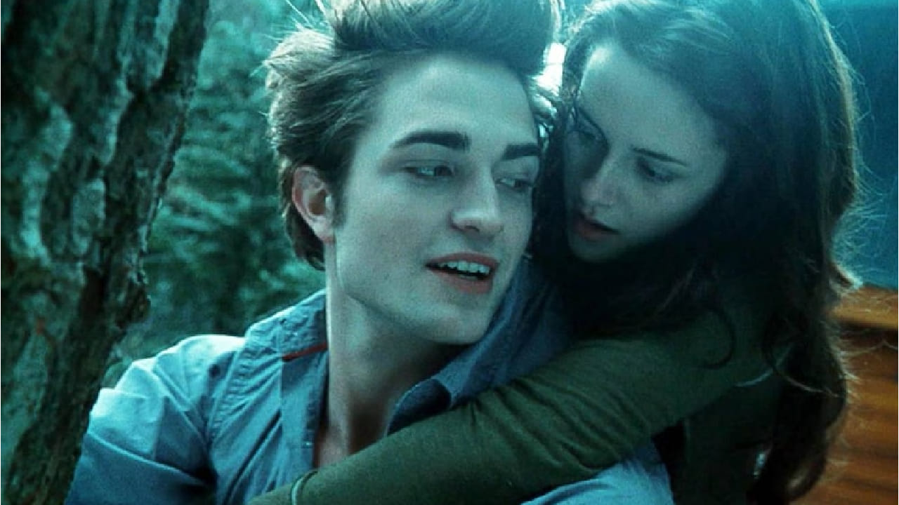 विशेष म्हणजे भारतातही ‘ट्वाइलाइट’ फ्रेंचायझीची लोकप्रियता अजूनही कायम आहे. ही संपूर्ण मालिका हिंदी डबमध्ये उपलब्ध असून गेल्या दोन वर्षांपासून विविध ओटीटी प्लॅटफॉर्मवर सातत्याने ती ट्रेंड करत आहे.