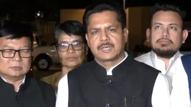 काँग्रेसमध्ये खळबळ! बड्या नेत्याचा आधी राजीनामा अन् नंतर... पडद्यामागे मोठ्या घडामोडी