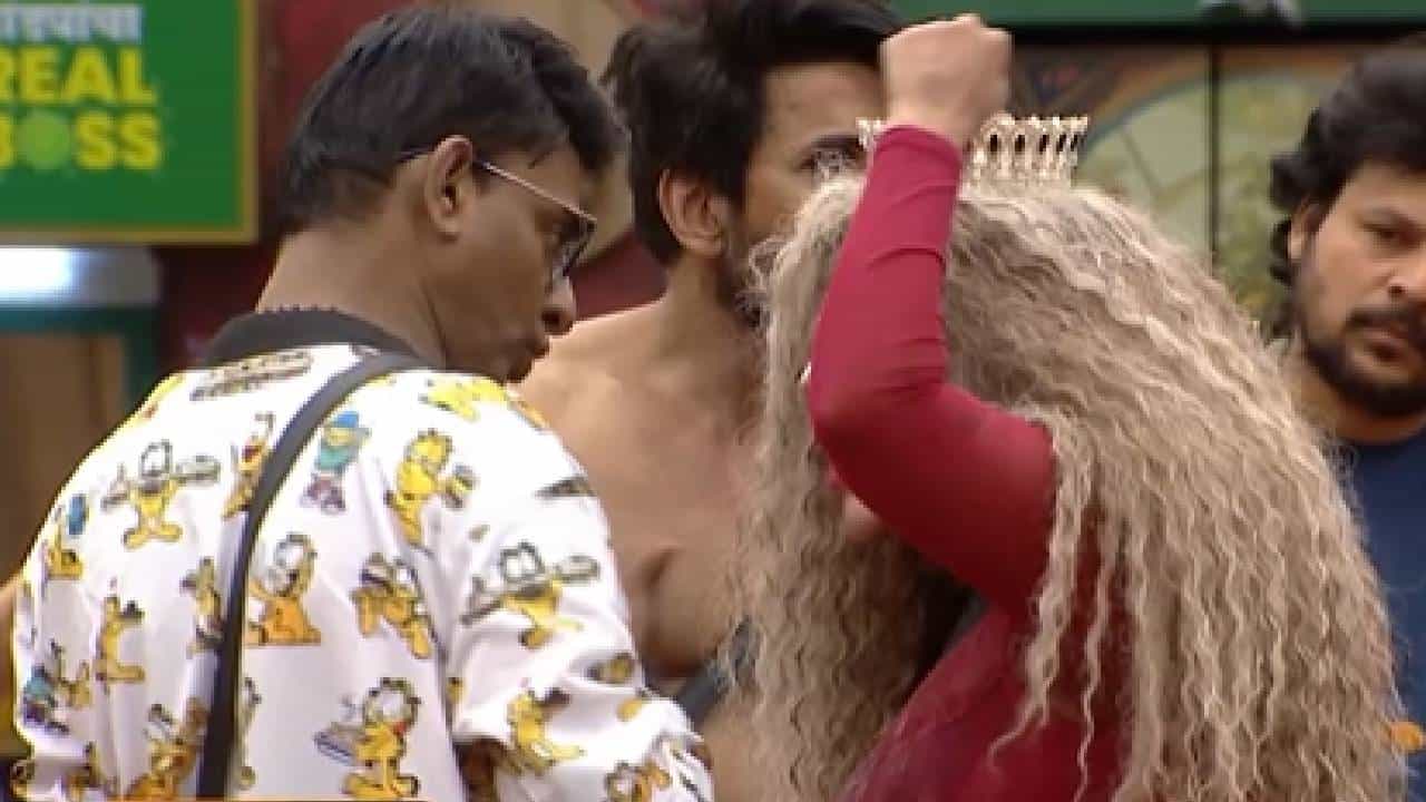 चक्क तोंडावर फेकले पीठ, बिग बॉस मराठीमधील धक्कादायक प्रकार, विशाल पार केली सीमा, थेट..