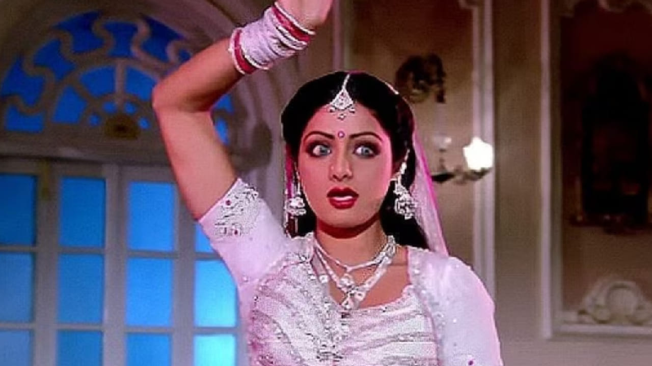 साल 1986 मध्ये प्रदर्शित झालेला ‘नगीना’ हा चित्रपट त्या काळातील सर्वाधिक चर्चेत राहिलेल्या चित्रपटांपैकी एक ठरला. या चित्रपटाची कथा नाग-नागिन यांच्याभोवती फिरते. नागमणी मिळवण्याच्या हव्यासापोटी सपेरा नागिनच्या प्रेमी नागाचा वध करतो. 