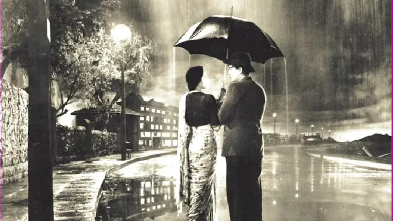 बॉलिवूडमधील सर्वात यशस्वी, प्रभावी आणि चर्चेत असलेले चित्रपटकार म्हणून राज कपूर यांचं नाव नेहमीच आदराने घेतलं जातं. उत्कृष्ट अभिनेता, संवेदनशील दिग्दर्शक आणि दूरदृष्टी असलेले निर्माते म्हणून त्यांनी बॉलिवूड इंडस्ट्रीला नवी ओळख दिली. 