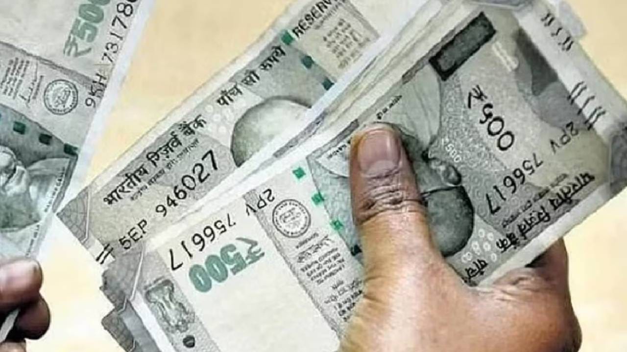 IRB Infrastructure Developers ने एका शेअरवर एक शेअर बोनस देण्याचा निर्णय घेतला आहे. कंपनीने या बोनस शेअरसाठी रेकॉर्ड डेटची घोषणा केली आहे. त्यामुळे गुंतवणूकदारांना लाभांश आणि बोनस शेअरचे गिफ्ट मिळणार आहे. कंपनीने गुंतवणूकदारांना लॉटरी लावली आहे. 