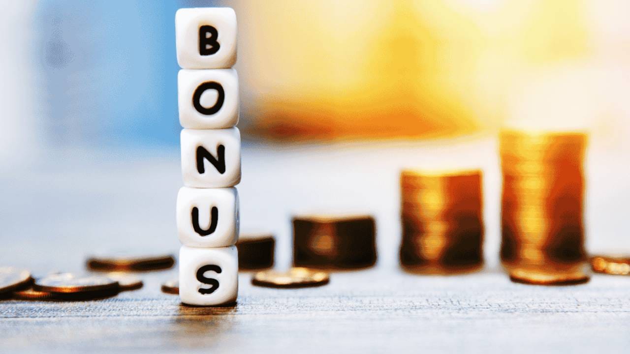 IRB Infrastructure Developers ने तिमाही निकाल जाहीर केले. कंपनीने डिव्हिडंडसह बोनस शेअरची घोषणा केली आहे. कंपनीने याविषयीची माहिती शुक्रवारी एक्सचेंजला दिली आहे. कंपनीने प्रत्येक एका शेअरवर 7 टक्क्यांचे लाभांश देण्याचा निर्णय घेतला आहे. 