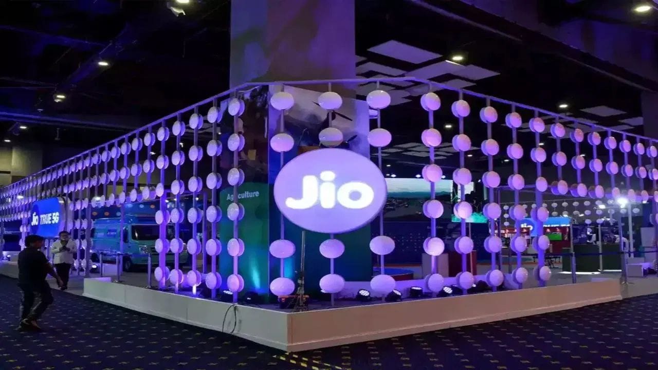 FUP (फेअर यूसेज पॉलिसी) डेटा मर्यादा संपल्यानंतर, स्पीड 64 Kbps पर्यंत कमी केला जातो. गुगल जेमिनी ऑफर वापरणे सुरू ठेवण्यासाठी, वापरकर्त्यांना 299 रुपये आणि त्याहून अधिक किंमतीच्या 1.5GB दैनिक डेटा प्लॅनवर राहावे लागेल.