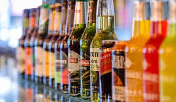 झांबिया देशात मद्याची एक बॉटल फक्त 75 रुपयांना मिळते. युक्रेन, व्हेनेझुएला या देशांतही मद्याची किंमत खूपच कम असते. उत्पादनासाठी कमी खर्च लागत असल्याने तिथे मद्यांची किंमतही कमी आहे. 