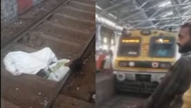 सीएसएमटी स्थानकावर मोठा गोंधळ, रेल्वे रुळावर तरुण झोपल्याने खळबळ.