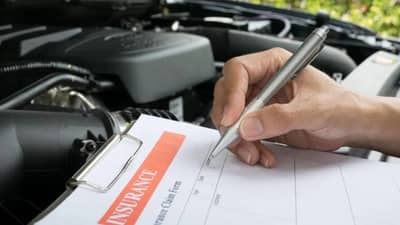 सेकंड-हँड कारसाठी इन्शुरन्स खरेदी करताना या गोष्टी जाणून घ्या