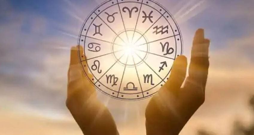 17 फेब्रुवारी रोजी सूर्य आणि चंद्रदेव शनीच्या कुंभ राशीत प्रवेश करतील. या राशीत दोन्ही ग्रह सोबत असल्याने काही राशींच्या पुढे संकटांचा डोंगर उभा राहण्याची शक्यता आहे. त्यामुळे काय काळजी घ्यावी ते जाणून घेऊ या..