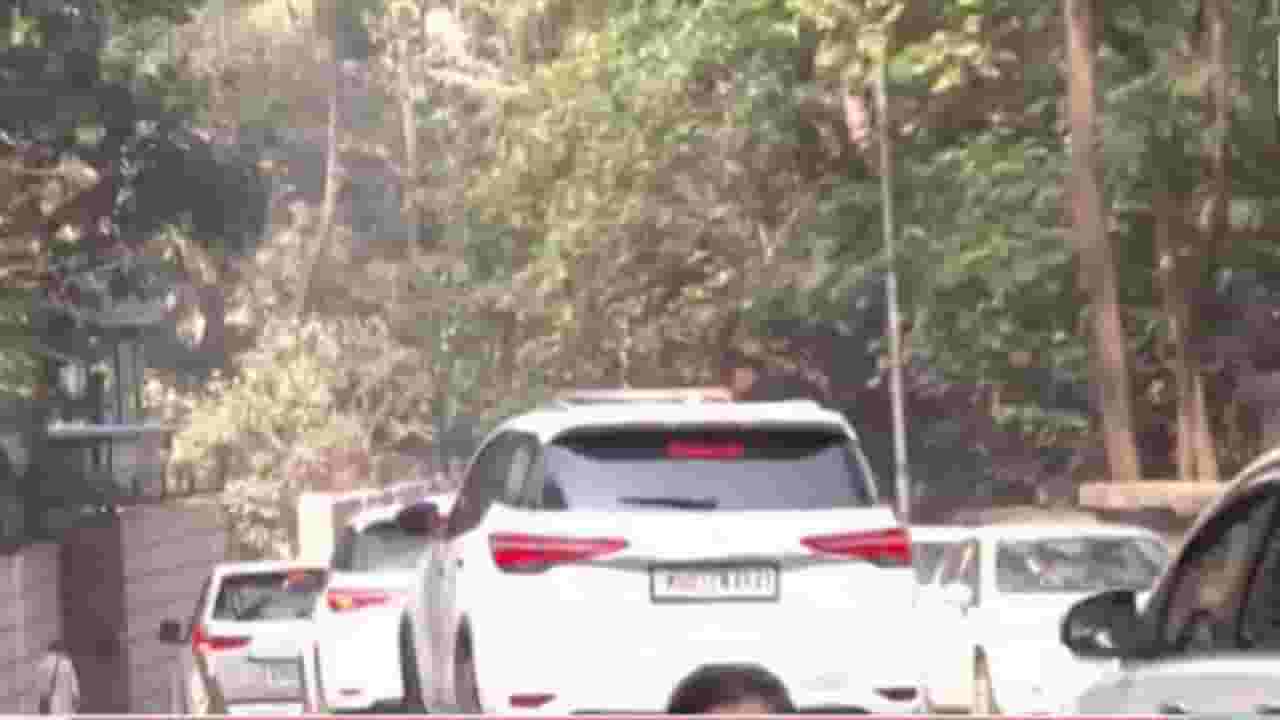 उपमुख्यमंत्री एकनाथ शिंदे मुख्यमंत्र्यांच्या भेटीसाठी वर्षा बंगल्यावर दाखल