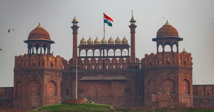 केंद्र सरकारने केरळ या राज्याचे नाव बदलून केरलम करण्याच्या प्रस्तावाला मंजुरी दिली आहे. हे नाव बदलण्याबाबतचा प्रस्तावर खुद्द केरळच्याच सरकारने केंद्राकडे पाठवला होता. आता केरळ हे राज्या यापुढे केरलम या नावाने ओळखले जाणार आहे. 