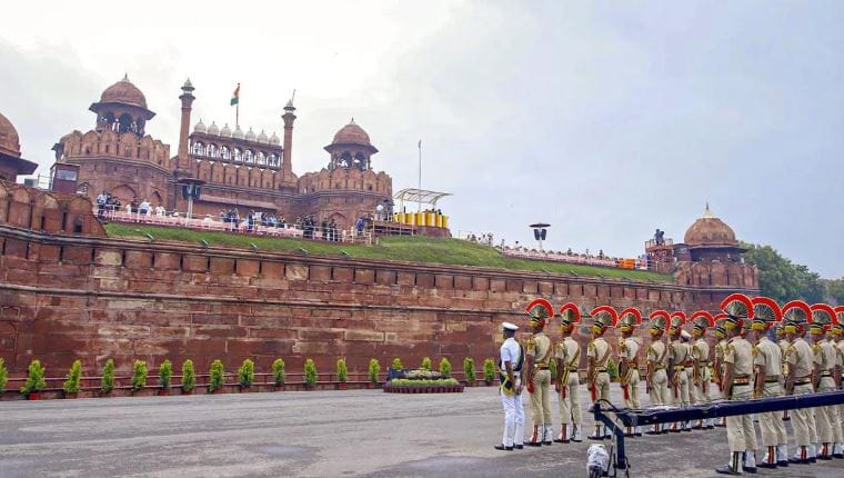 दरम्यान, केरळ राज्याचे नाव बदलल्यानंतर आता आणखी एक मोठी मागणी समोर येत आहे. भाजपाचे नेते तथा खासदार प्रवीण खंडेलवाल यांनी थेट राजधानी दिल्लीचे नाव बदलावे अशी मोठी मागणी केली आहे. त्यामुळे आता वेगवेगळ्या चर्चांना उधाण आले आहे.