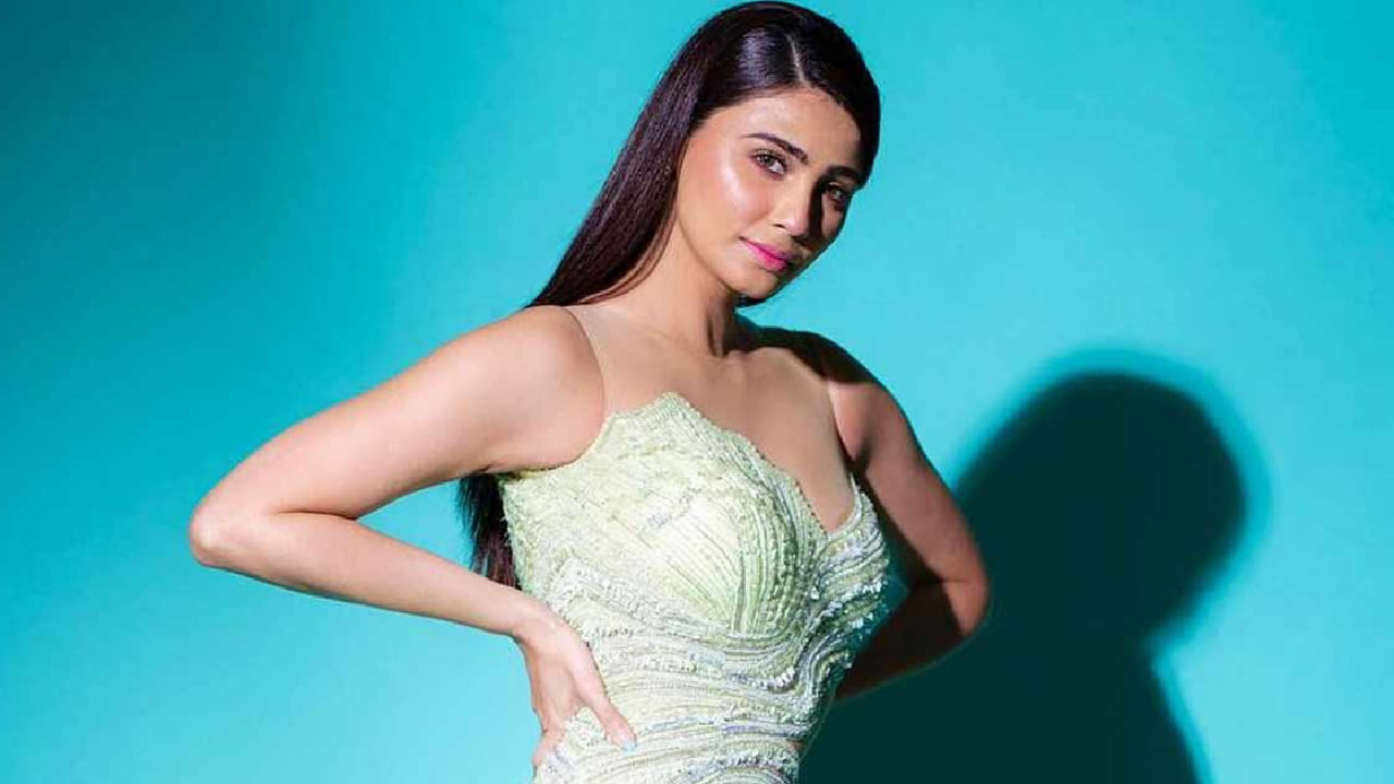 जोडीदाराने माझा खर्च उचलावा अशी अपेक्षा नाही. मात्र त्याचं स्वतःचं ठराविक उत्पन्न असणं महत्त्वाचं आहे. प्रेम आणि पैसा या दोन्ही गोष्टी माझ्यासाठी तितक्याच महत्त्वाच्या आहेत असं ती म्हणाली . 