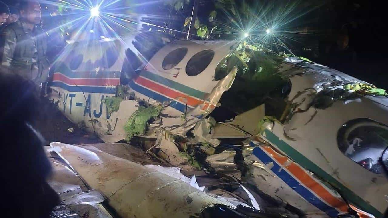 दिल्लीला निघालेल्या विमान अपघाताबद्दल धक्कादायक माहिती, 7 जणांचा मृत्यू, ज्याठिकाणी अपघात झाला तिथे...