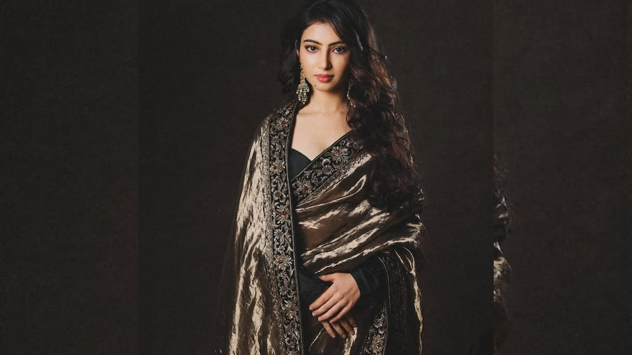 तिचा प्रत्येक अंदाज चाहत्यांना घायाळ करत आहे. हे फोटो शेअर होताच सोशल मीडियावर अक्षरशः धुमाकूळ उडाला आहे. चाहत्यांनी या पोस्टवर लाईक्स आणि कमेंट्सचा वर्षाव केला आहे. 