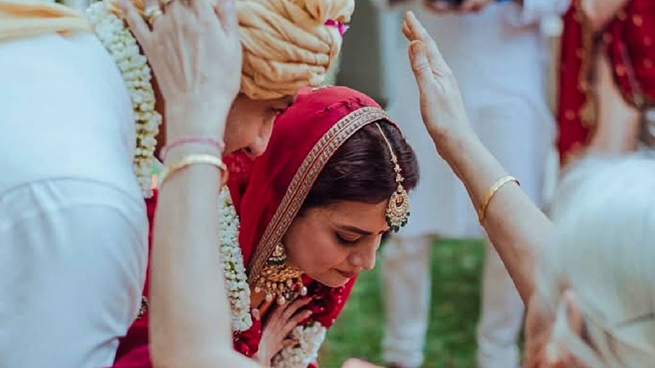 दिया मिर्झाप्रमाणेच वैभव रेखीचंही हे दुसरं लग्न आहे. पहिल्या लग्नापासून त्याला एक मुलगी आहे. तर दिया आणि वैभव यांना एक मुलगा आहे. लग्नानंतर दियाने वैभवच्या मुलीचाही कुटुंबात मनापासून स्वीकार केला. 
